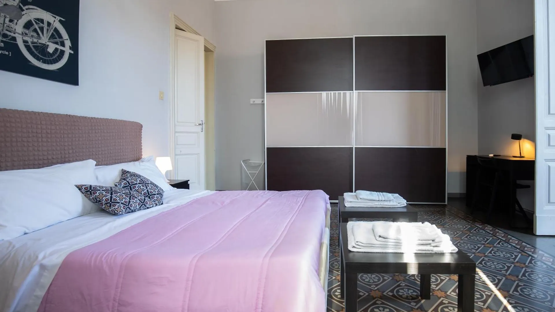 Nocleg ze śniadaniem Bed and Breakfast Tra L'Etna E Il Mare Via Oberdan Katania Włochy