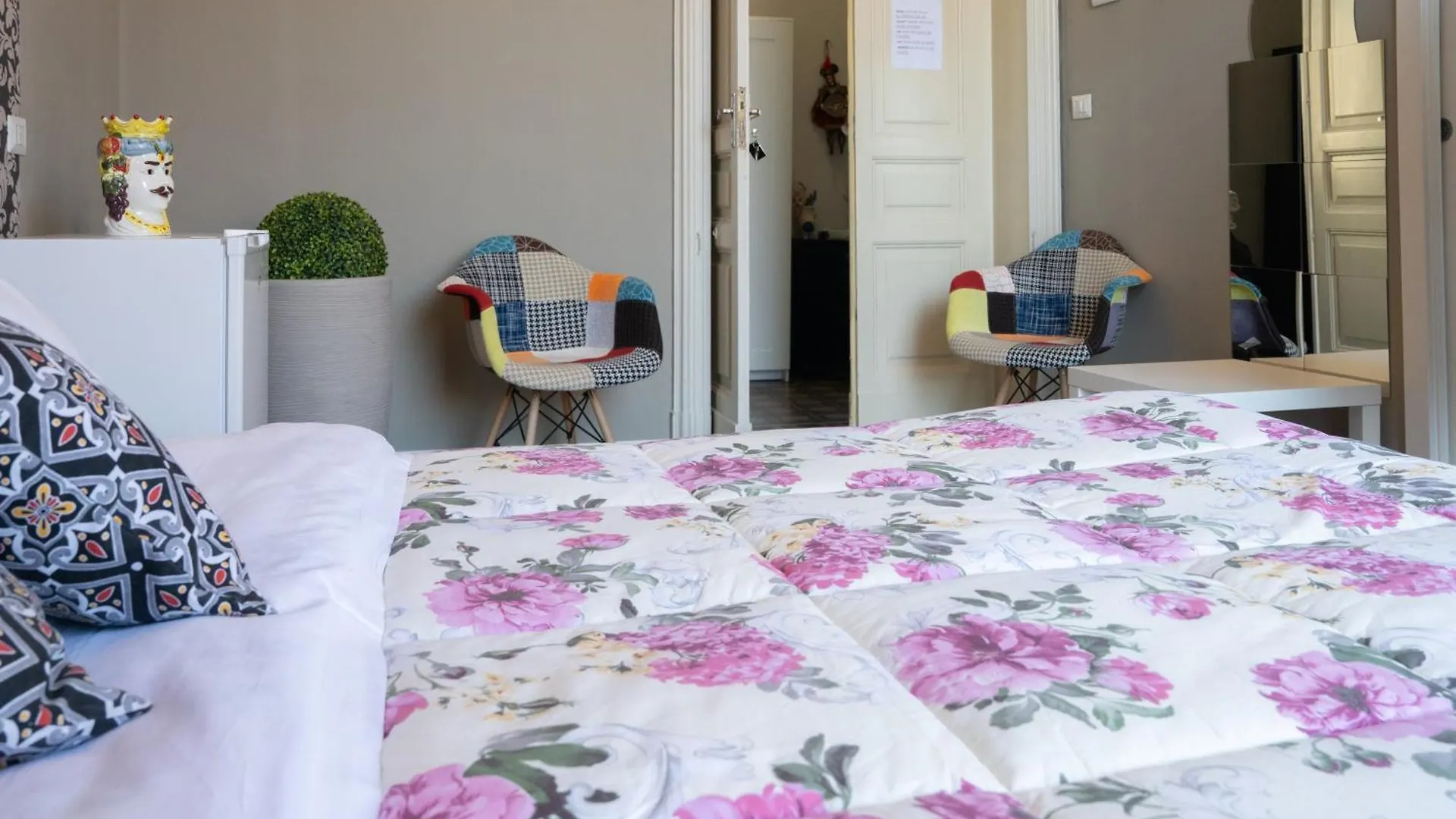 Nocleg ze śniadaniem Bed and Breakfast Tra L'Etna E Il Mare Via Oberdan Katania